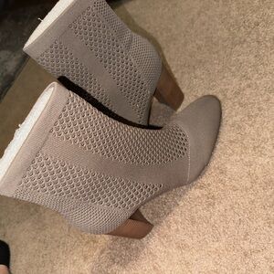 Stylish Women's Knit Ankle Boots - Taupe